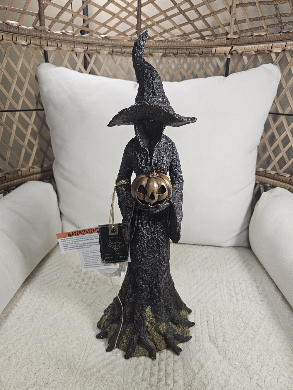 Halloween Mossy Tree Witch Holding a Pumpkin Figurine Decor viral HTF Large - Picture 2 of 7